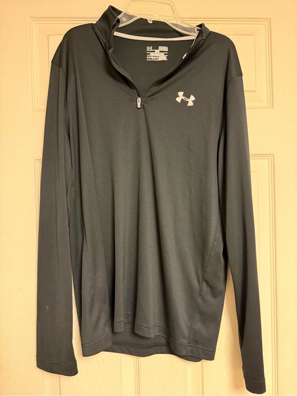 Under armour men’s lot of 2 Grey and Black Quarter-Zip Pullover